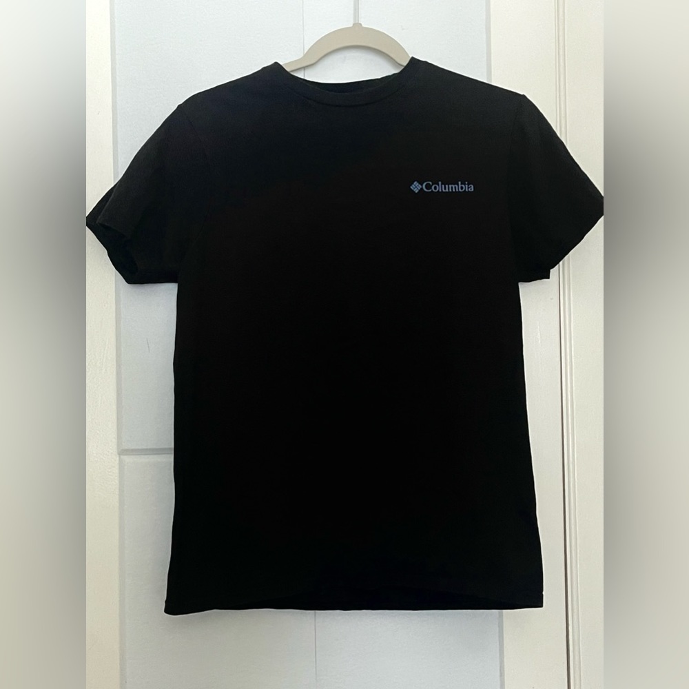Columbia Men’s Short Sleeve Bear Graphic T-shirt, Black color, size Small.
